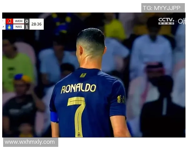 足球明星背影投掷足球瞬间展现力量与优雅的完美结合